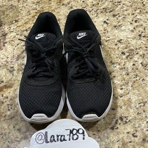 Nike Tanjun Sneakers